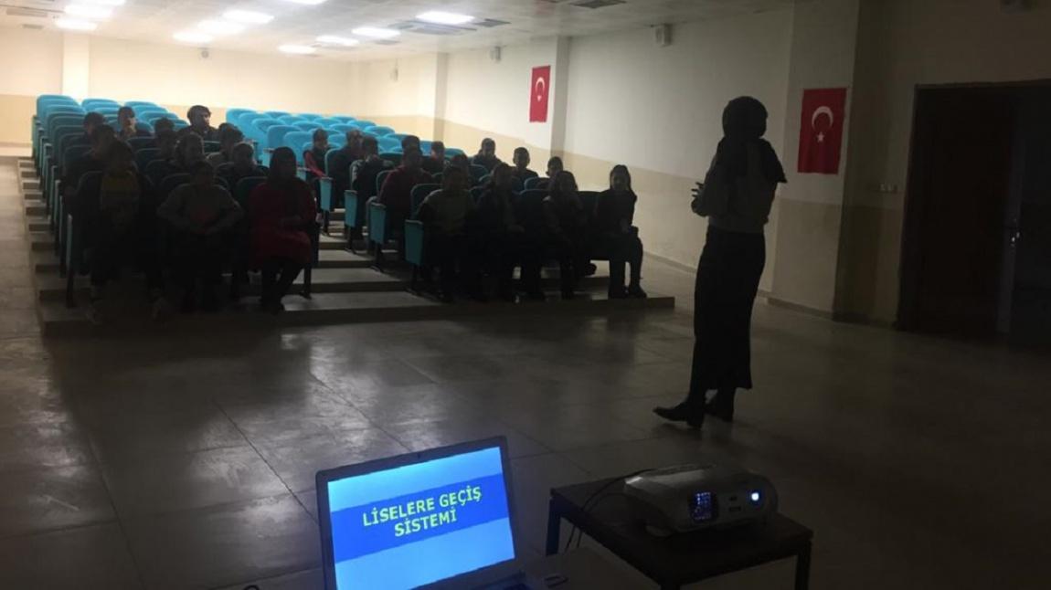 Mehmet Akif Ersoy Ortaokulu'nda Sınav Kaygısı ve Merkezi Sınav Konulu Seminer